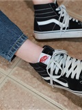 物恋传媒 No.001 清纯系大一女生的vans与棉袜(125)