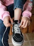 物恋传媒 No.001 清纯系大一女生的vans与棉袜(7)