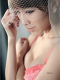 90后美女美半裸内衣婚纱巨幅写真(16)